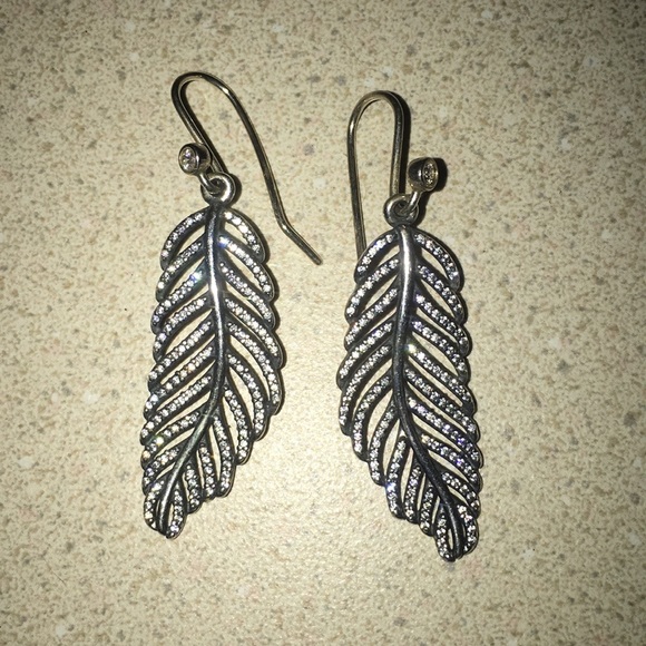 Pandora Jewelry - Pandora Light as a Feather earrings 925